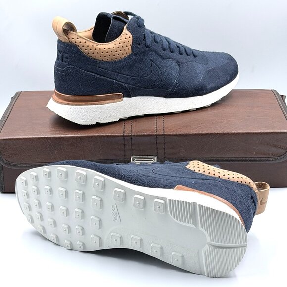 nike internationalist mid royal